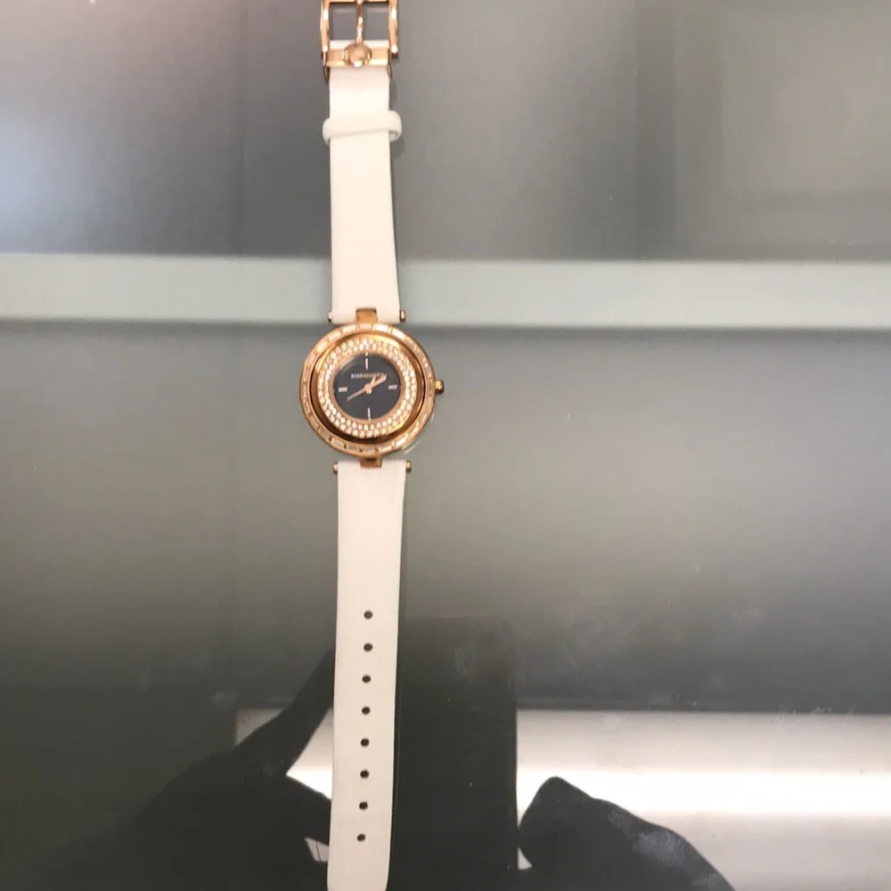 White BCBGMAXAZRIA watch - Picture 7 of 9